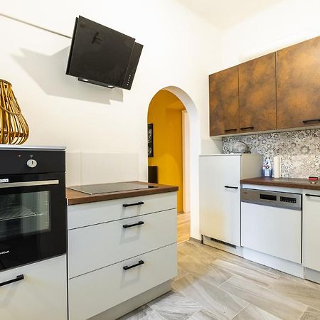 Stylish 1 Bedroom Apartment Near Hannovamarkt Wenen Buitenkant foto