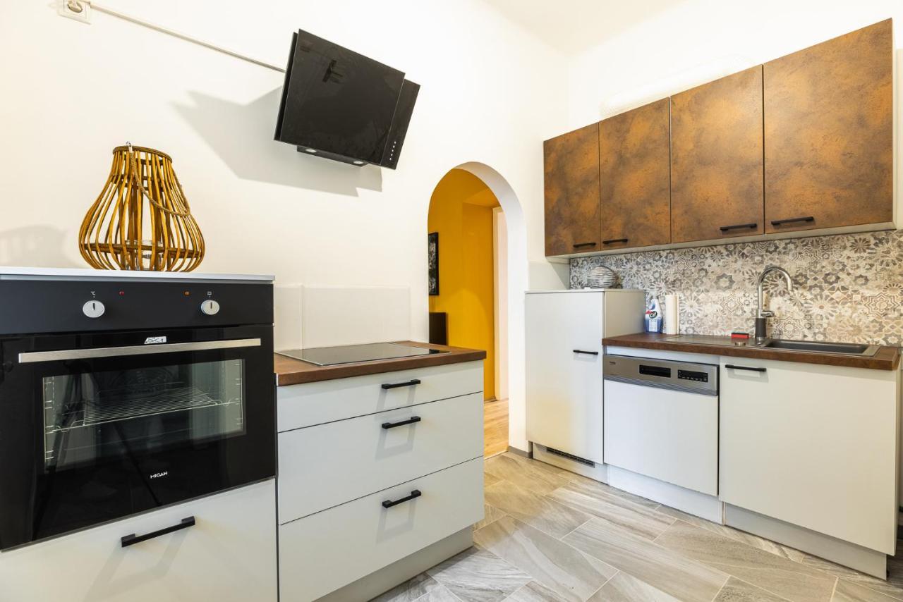 Stylish 1 Bedroom Apartment Near Hannovamarkt Wenen Buitenkant foto