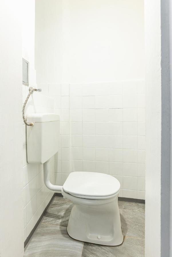 Stylish 1 Bedroom Apartment Near Hannovamarkt Wenen Buitenkant foto