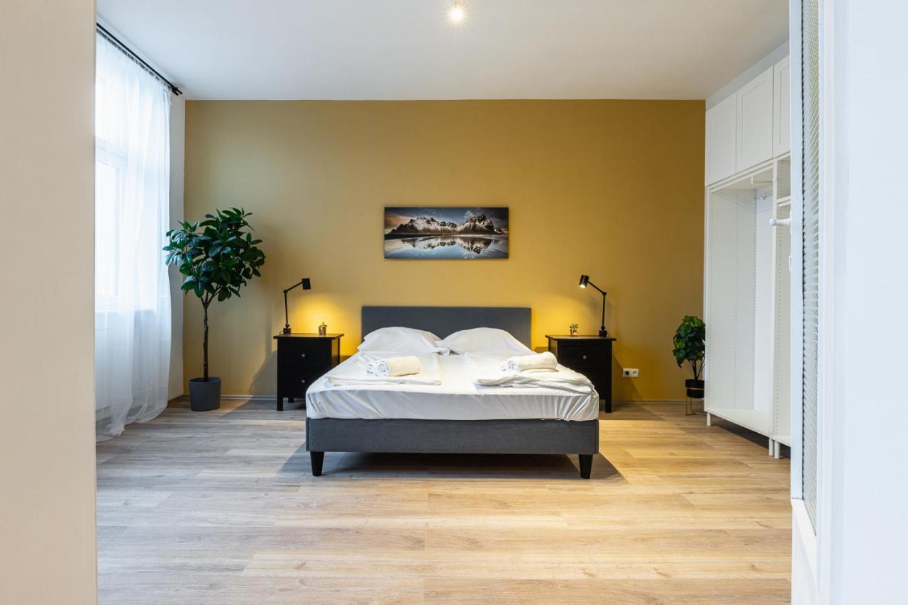 Stylish 1 Bedroom Apartment Near Hannovamarkt Wenen Buitenkant foto